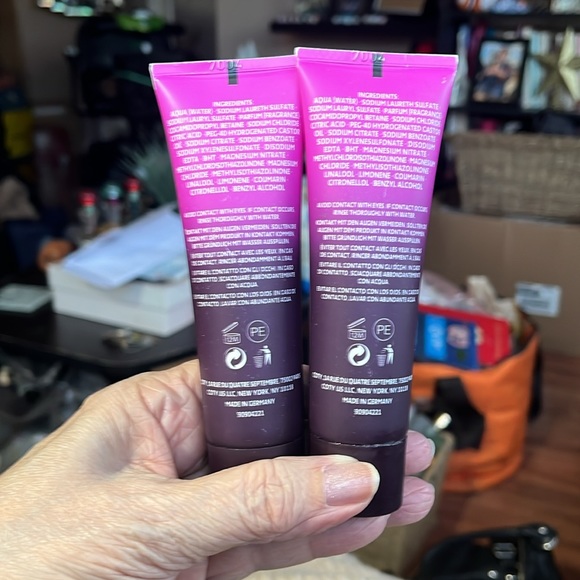 Lacoste L.12.12 Pour Elle Magnetic Shower Gel For Women 50ml Each. New! - Picture 2 of 2